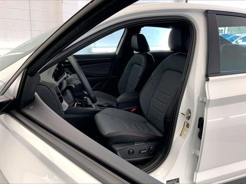 Used 2025 Volkswagen Jetta GLI Autobahn image 25