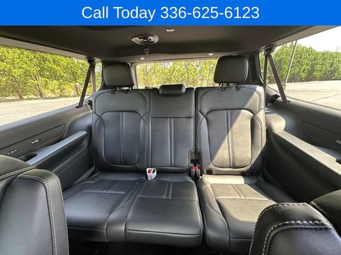 Used 2025 Jeep Wagoneer L Series III w/ Premium Group I AWD/4WD image 27