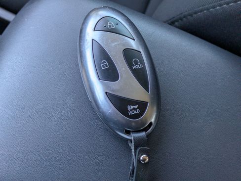 Certified 2025 Hyundai Kona SE image 33