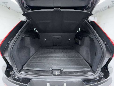 Used 2023 Volvo XC40 B5 Core w/ Convenience Package AWD/4WD image 16