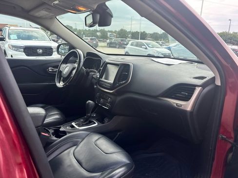 Used 2017 Jeep Cherokee Limited AWD/4WD image 23