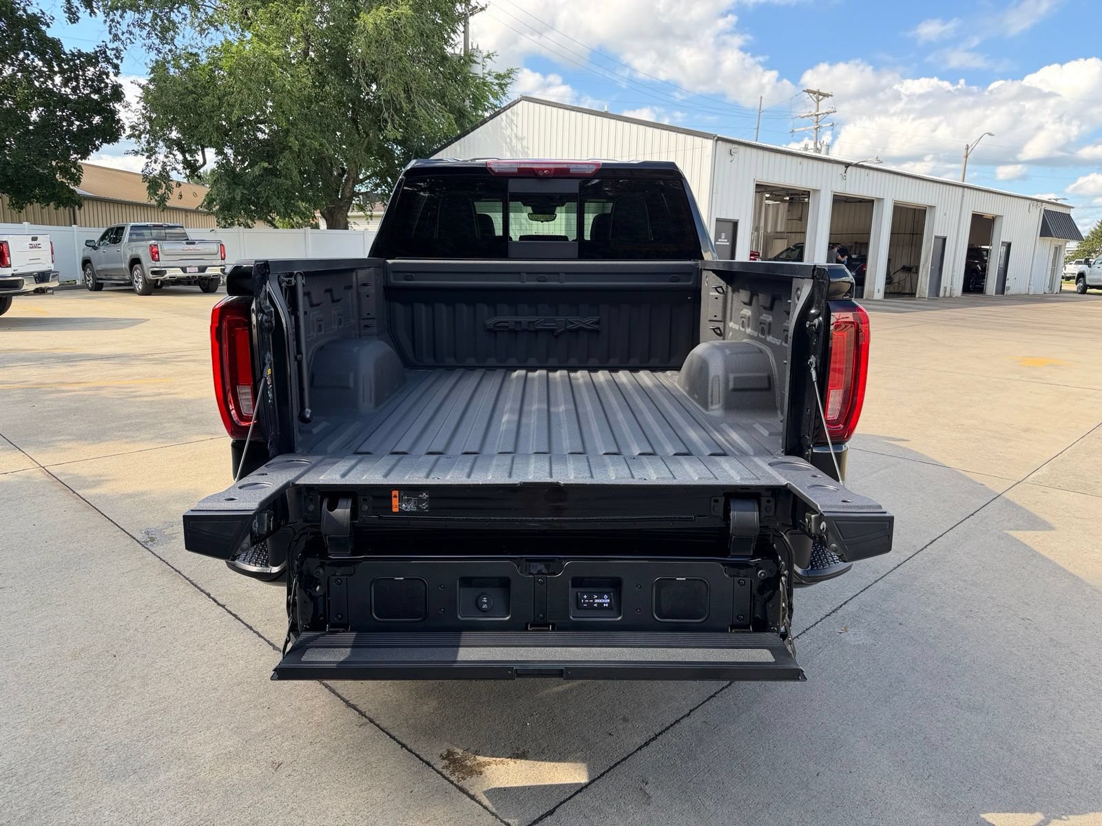 Used 2024 GMC Sierra 1500 AT4X AWD/4WD image 35
