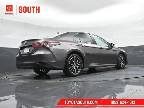 Used 2021 Toyota Camry XLE image 36