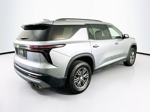 Used 2025 Chevrolet Traverse LT image 9