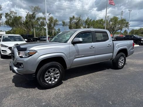 Used 2018 Toyota Tacoma SR5 RWD image 14