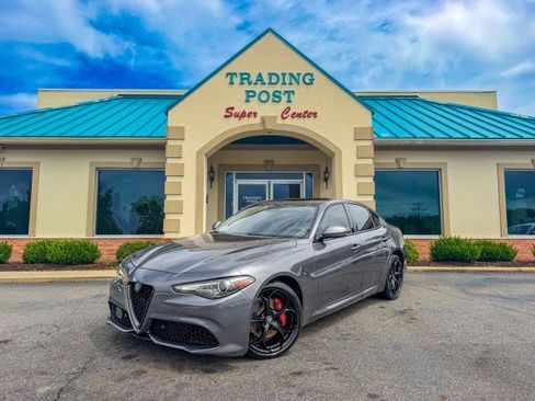 Used 2018 Alfa Romeo Giulia Ti Sport w/ Quick Order Package 22S Sport AWD/4WD image 2
