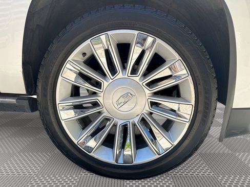 Used 2018 Cadillac Escalade ESV Platinum AWD/4WD image 30