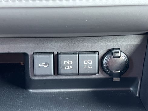 Used 2021 Toyota Highlander XLE image 8