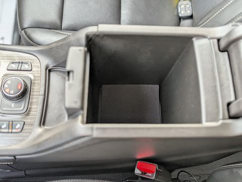 Used 2022 GMC Acadia SLT w/ LPO, Floor Liner Package image 25