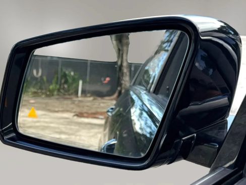 Used 2015 Mercedes-Benz E 400 4MATIC Sedan image 17