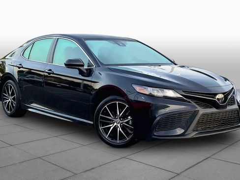 Used 2024 Toyota Camry SE FWD image 3