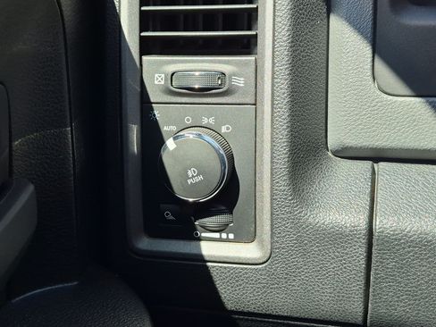 Used 2018 RAM 1500 Express RWD image 22
