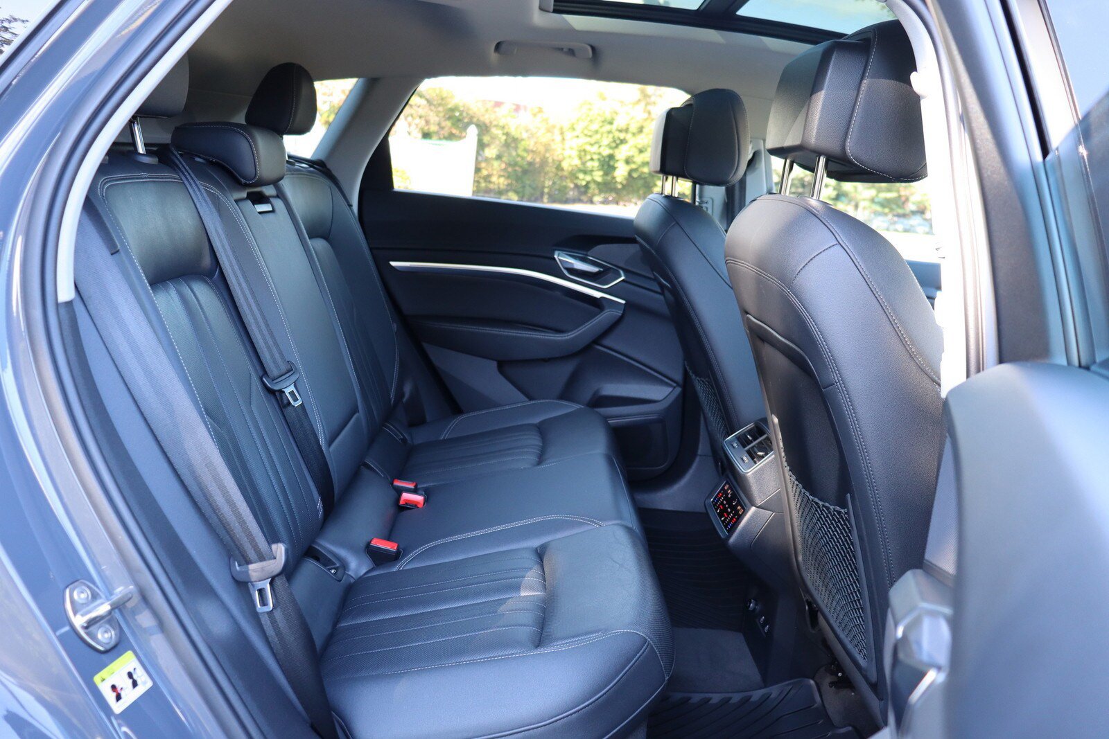 Used 2024 Audi Q8 e-tron Premium Plus AWD/4WD image 18