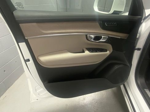Certified 2025 Volvo XC90 B6 Plus image 7