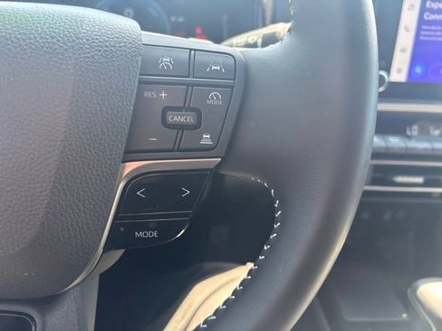 Used 2025 Toyota Camry SE w/ Convenience Package FWD image 16