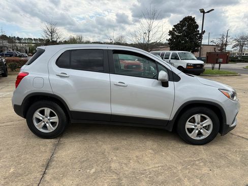 Used 2022 Chevrolet Trax LS w/ Tint and Cruise Package FWD image 7