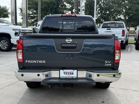 Used 2018 Nissan Frontier SV RWD image 6