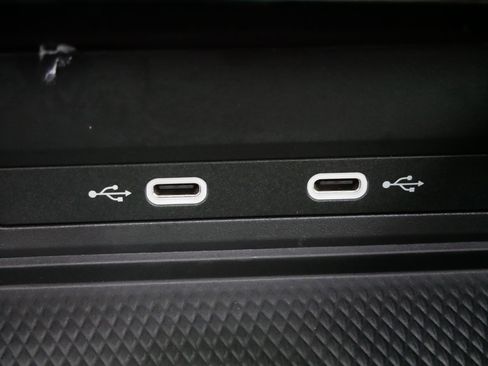 Certified 2025 Volkswagen Atlas Cross Sport SEL R-Line image 31