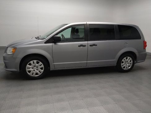 Used 2019 Dodge Grand Caravan SE w/ UConnect Hands-Free Group FWD image 2