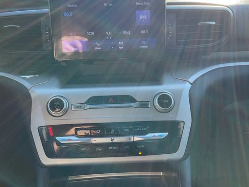 Used 2022 Ford Explorer XLT image 23