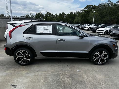 New 2025 Kia Niro EX Touring image 4
