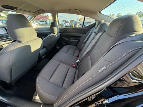 Used 2025 Nissan Altima 2.5 SV FWD image 25