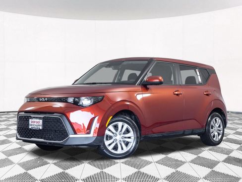 Used 2024 Kia Soul LX FWD image 2