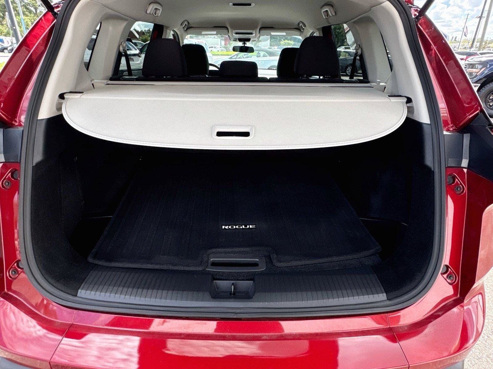 Used 2025 Nissan Rogue S FWD image 26