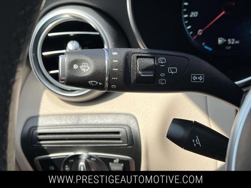 Used 2022 Mercedes-Benz GLC 300 4MATIC w/ Premium Package Lite image 32