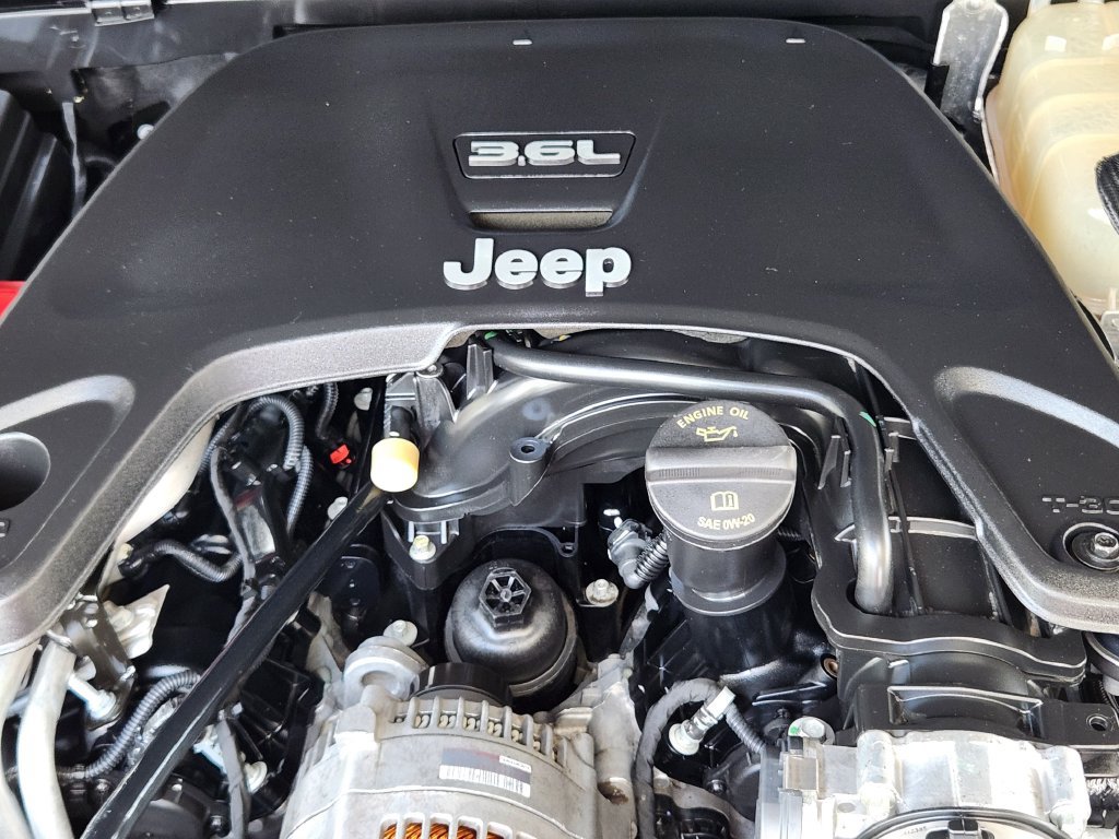 Used 2018 Jeep Wrangler Unlimited Sahara AWD/4WD image 16
