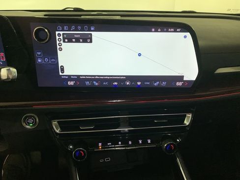 Certified 2024 Chevrolet Traverse RS image 15