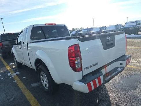 Used 2019 Nissan Frontier S image 2