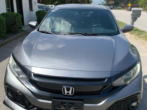 Used 2018 Honda Civic Sport image 2
