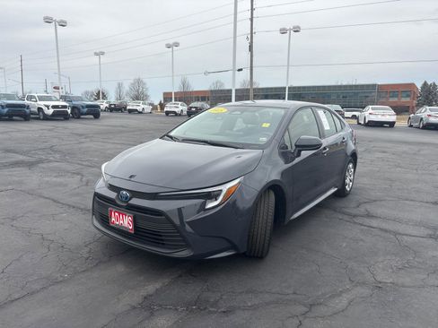 Certified 2025 Toyota Corolla LE image 3