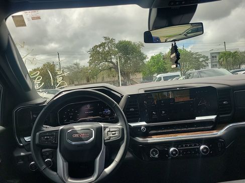 Used 2024 GMC Sierra 1500 Elevation image 18