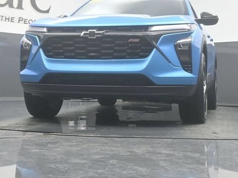 Used 2025 Chevrolet Trax RS w/ Sunroof Package FWD image 56
