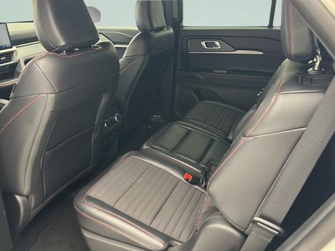 Used 2025 Ford Explorer ST-Line w/ ST-Line Street Pack AWD/4WD image 10