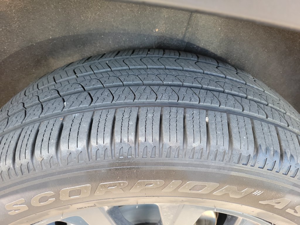 Used 2023 Chevrolet Traverse RS w/ LPO, Floor Liner Package FWD image 11