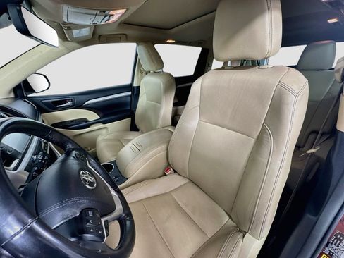 Used 2017 Toyota Highlander XLE AWD/4WD image 22