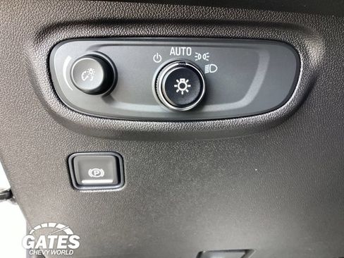 Used 2023 GMC Terrain SLE w/ Driver Convenience Package FWD image 24