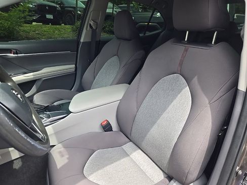 Used 2019 Toyota Camry LE FWD image 13