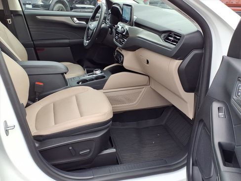 Certified 2022 Ford Escape Titanium w/ Class II Trailer Tow Package image 23