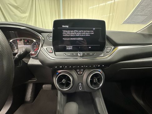 Used 2025 Chevrolet Blazer LT AWD/4WD image 23