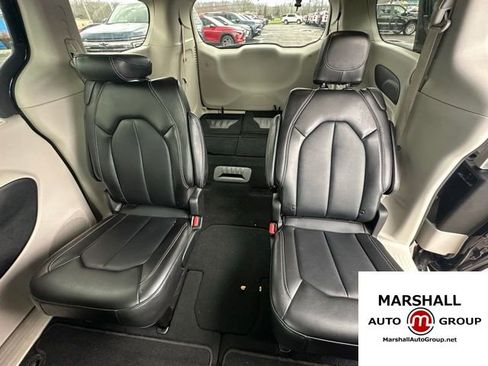 Used 2024 Chrysler Pacifica Touring-L image 8