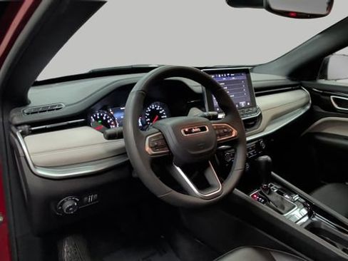 Used 2025 Jeep Compass Limited AWD/4WD image 16