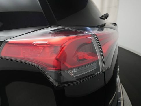 Used 2018 Toyota RAV4 XLE AWD/4WD image 29