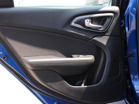 Used 2016 Chrysler 200 Limited FWD image 35