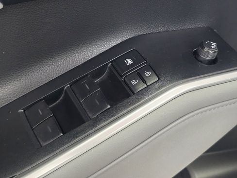 Used 2023 Toyota Highlander L FWD image 20