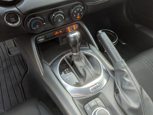 Used 2021 MAZDA MX-5 Miata RF Club RWD image 24