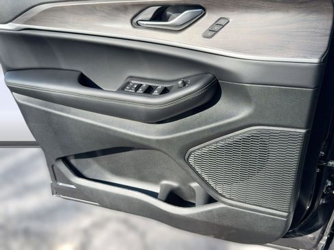 New 2025 Jeep Grand Cherokee Limited w/ Luxury Tech Group II image 11